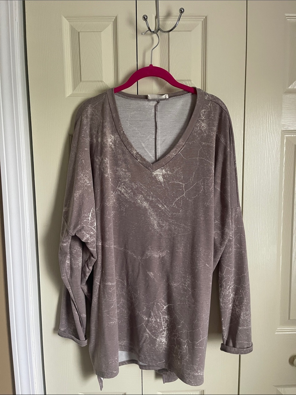 Zenana Outfitters Taupe Marble-Effect V-Neck Long Sleeve Top